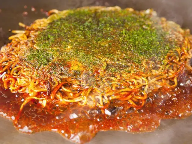 ارزش صبر کردن را دارد یک رستوران محبوب Okonomiyaki که نماینده استان هیروشیما است