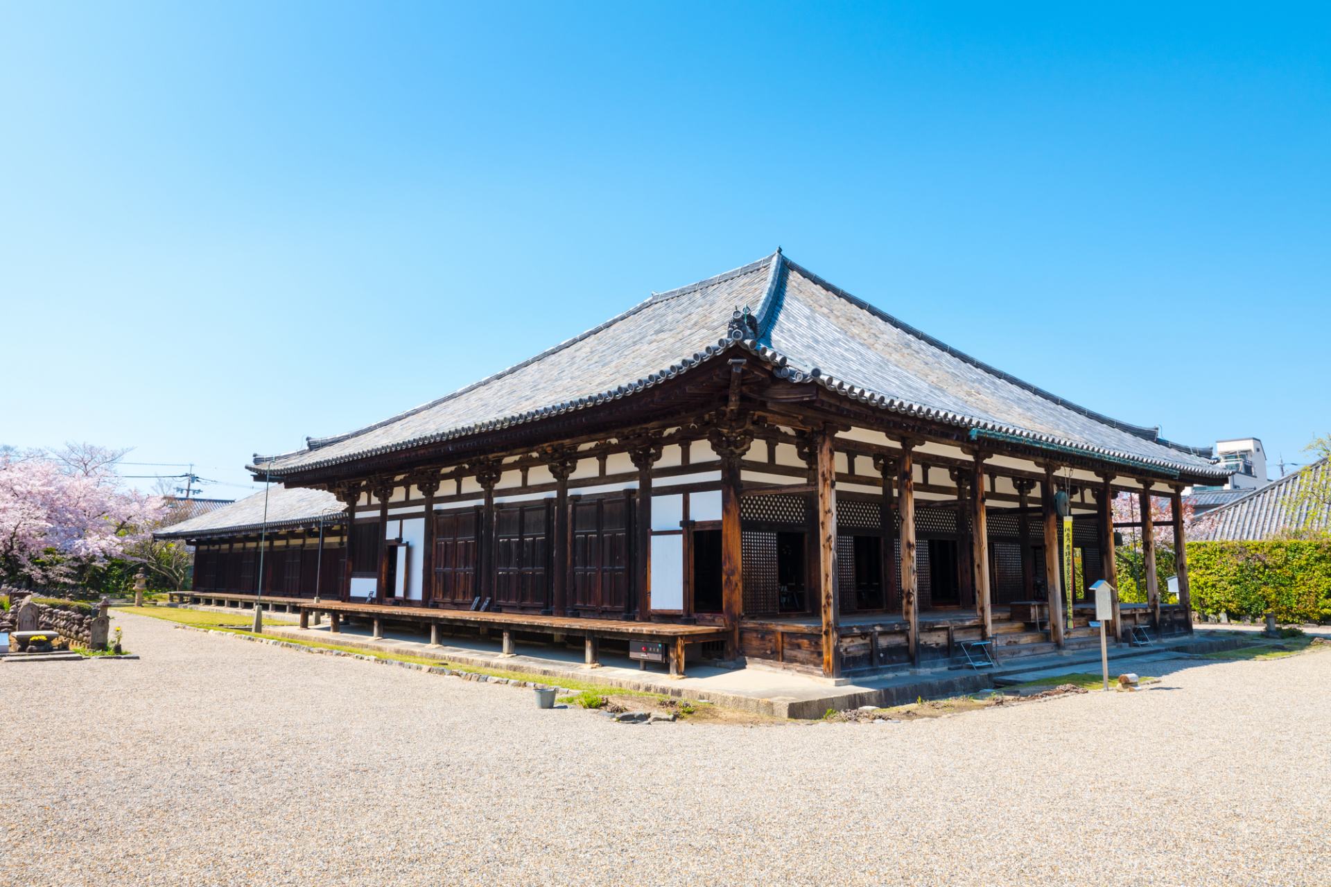 日本最古の本格的仏教寺院・元興寺の観光ガイド | GOOD LUCK TRIP