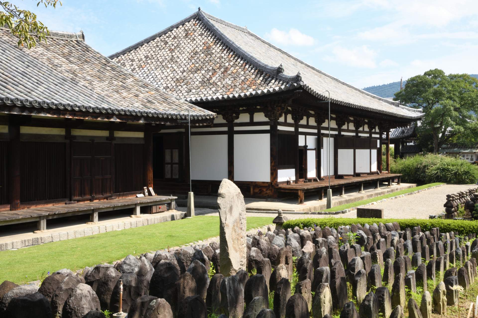 日本最古の本格的仏教寺院・元興寺の観光ガイド | GOOD LUCK TRIP