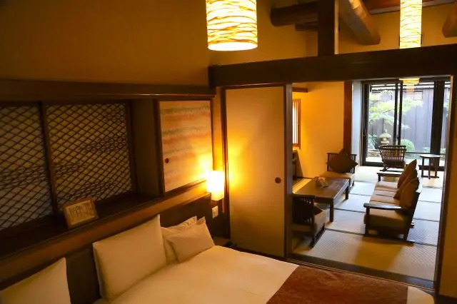 Hotel kararako 宿泊割引券　2万円分 銀山温泉 宿泊補助券 20,000円分 2025⁄9⁄27迄 銀山温泉の老舗